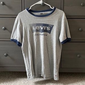 Gray Levi’s short sleeve graphic tee